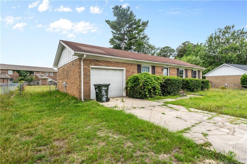7451 Ryan St, Fayetteville, NC 28314