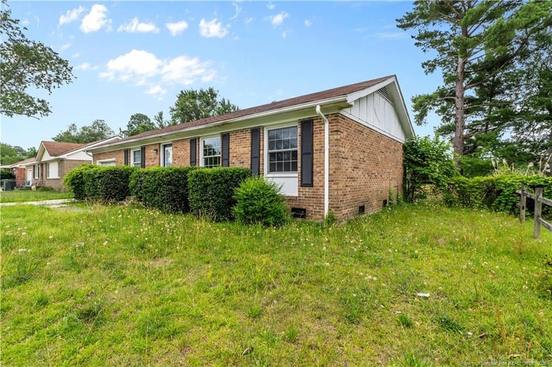 7451 Ryan St, Fayetteville, NC 28314