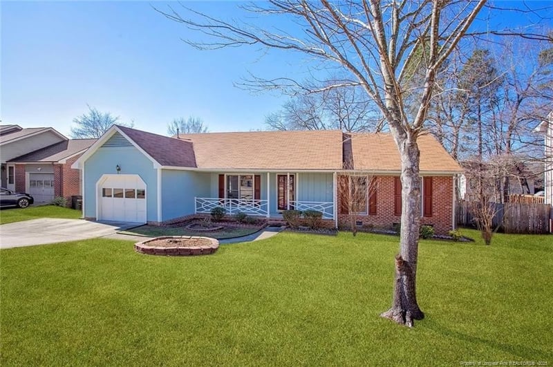 7462 Fairpoint Rd, Fayetteville, NC 28314