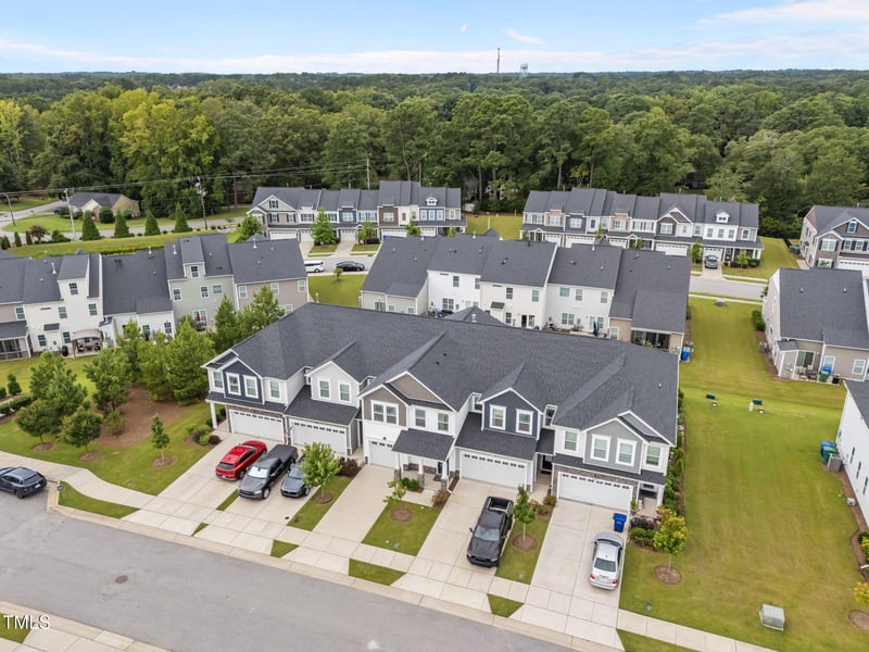 747 Creekway Dr, Fuquay Varina, NC 27526