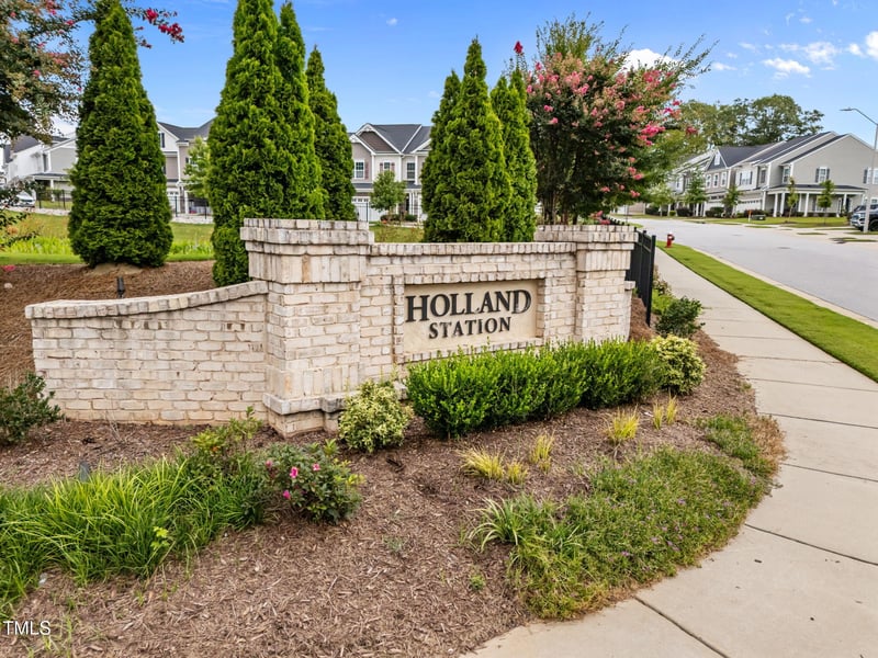 747 Creekway Dr, Fuquay Varina, NC 27526
