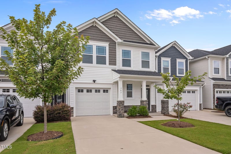 747 Creekway Dr, Fuquay Varina, NC 27526