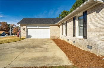 7473 Fairpoint Rd, Fayetteville, NC 28314