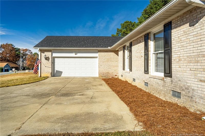 7473 Fairpoint Rd, Fayetteville, NC 28314