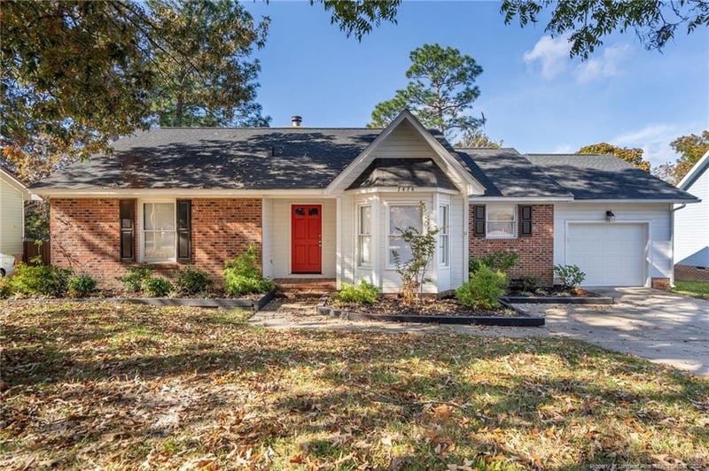 7474 Fairpoint Dr, Fayetteville, NC 28314