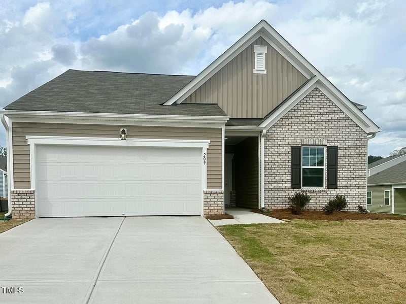 748 Shepard Rock Dr, Zebulon, NC 27597