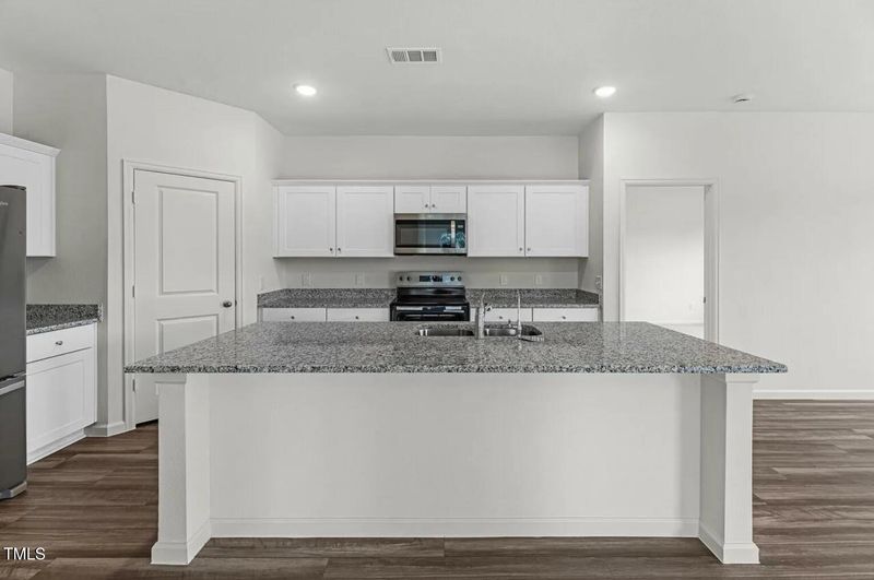 748 Shepard Rock Dr, Zebulon, NC 27597