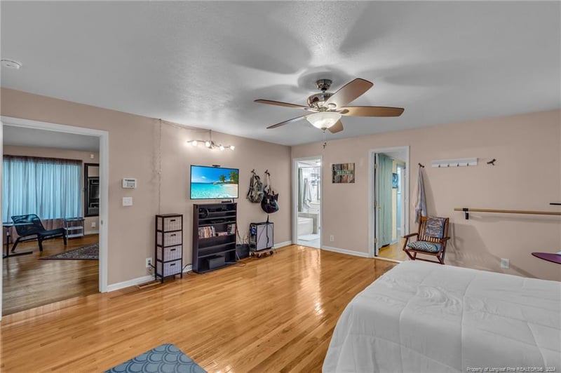 7481 Glen Raven Dr, Fayetteville, NC 28306
