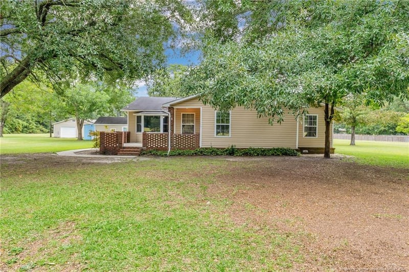 7481 Glen Raven Dr, Fayetteville, NC 28306