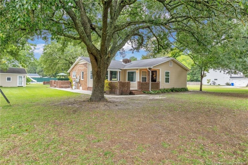 7481 Glen Raven Dr, Fayetteville, NC 28306