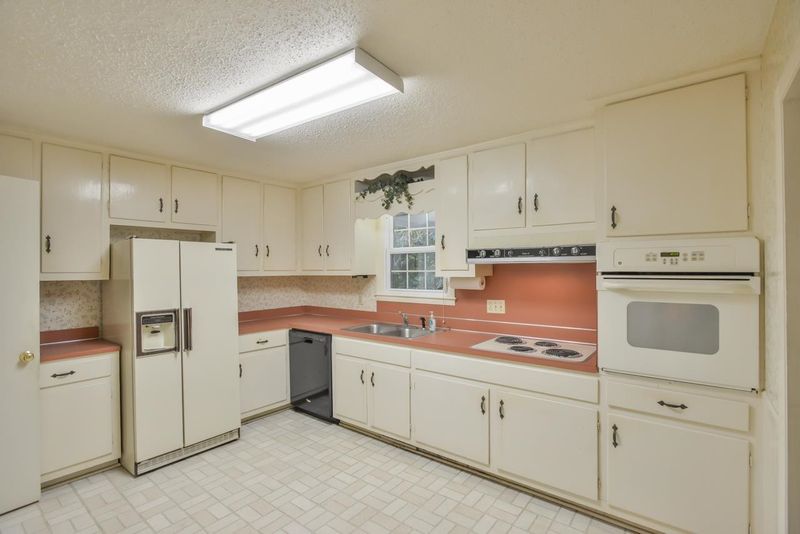 749 Williams Cir, Chapel Hill, NC 27516