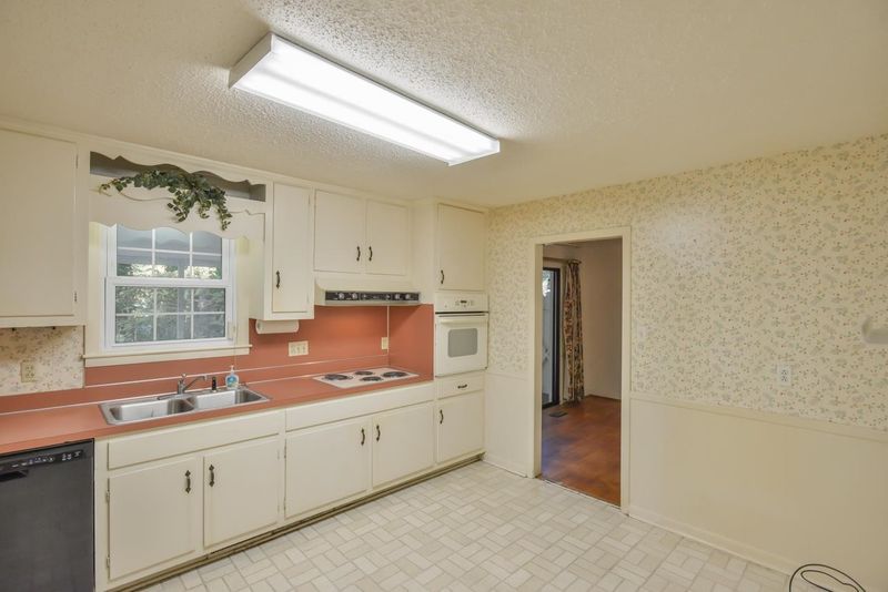 749 Williams Cir, Chapel Hill, NC 27516