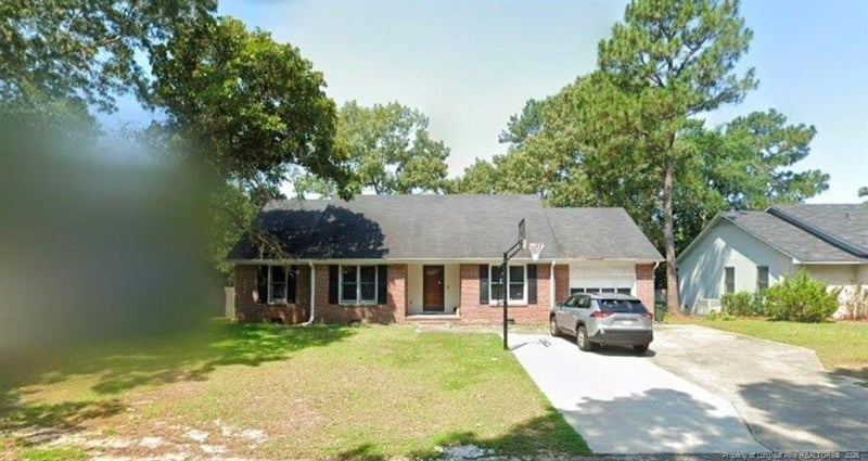 7490 Fairpoint Dr, Fayetteville, NC 28314