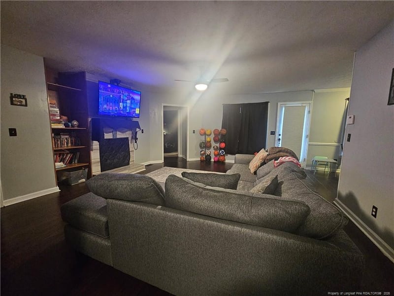 7490 Fairpoint Dr, Fayetteville, NC 28314