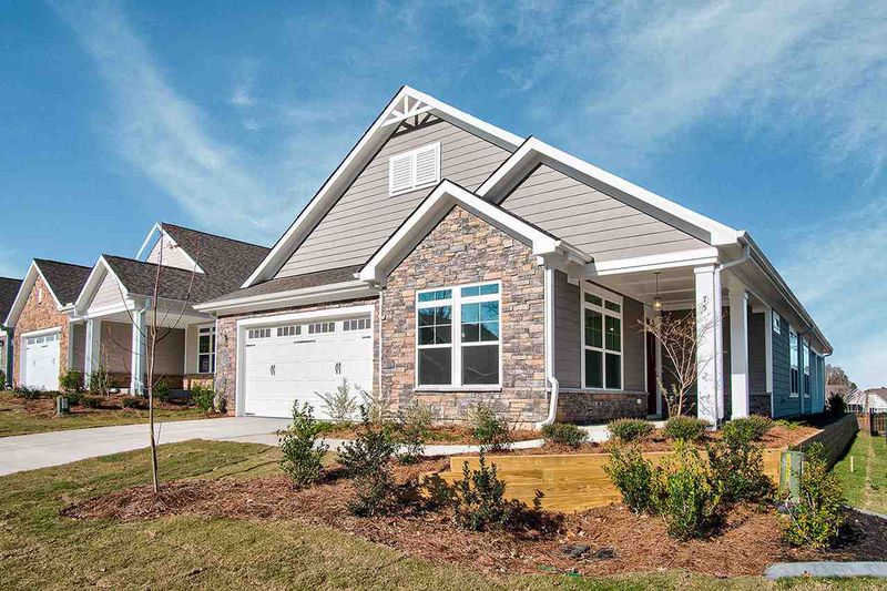75 Bramble Ln, Clayton, NC 27527