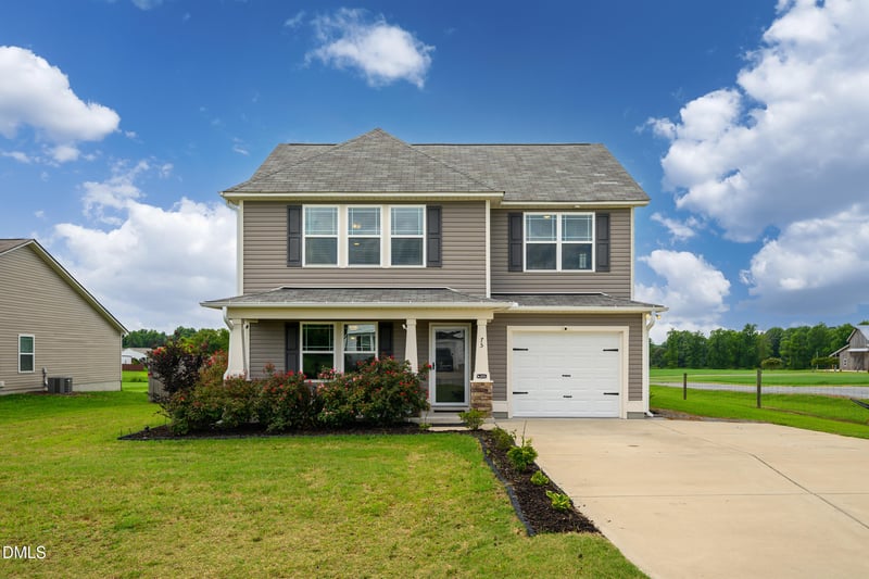 75 Falling Leaf Ln, Benson, NC 27504