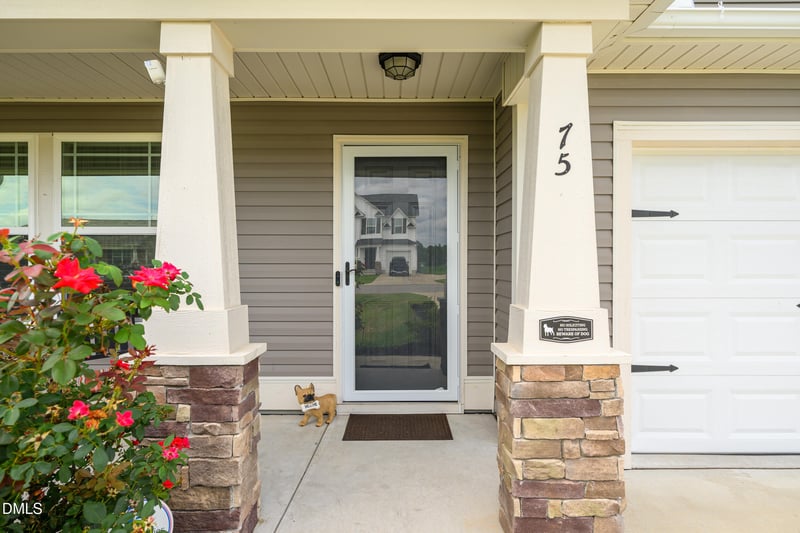 75 Falling Leaf Ln, Benson, NC 27504