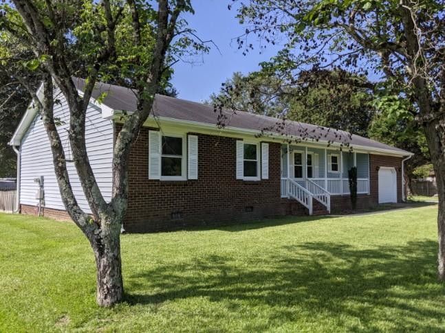 75 Hunter Dr, Selma, NC 27576