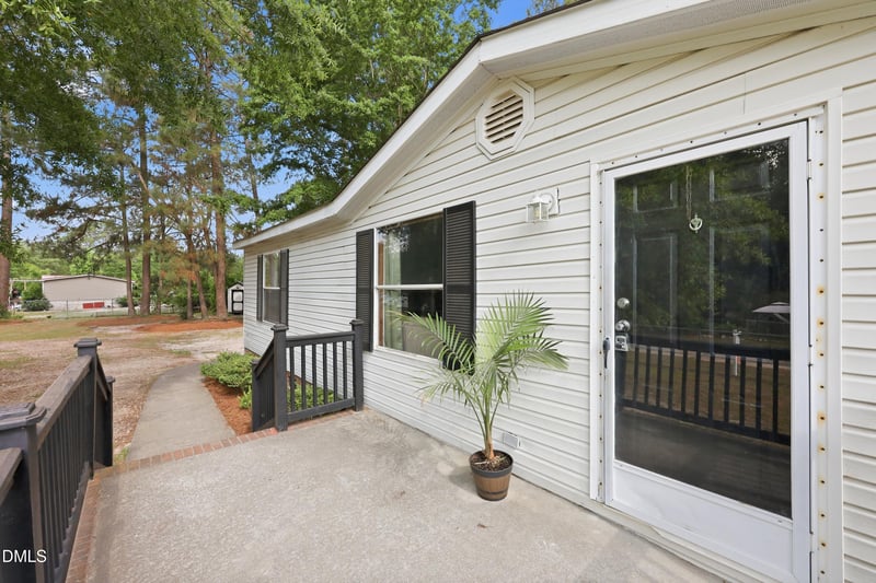 75 Kellam Dr, Lillington, NC 27546