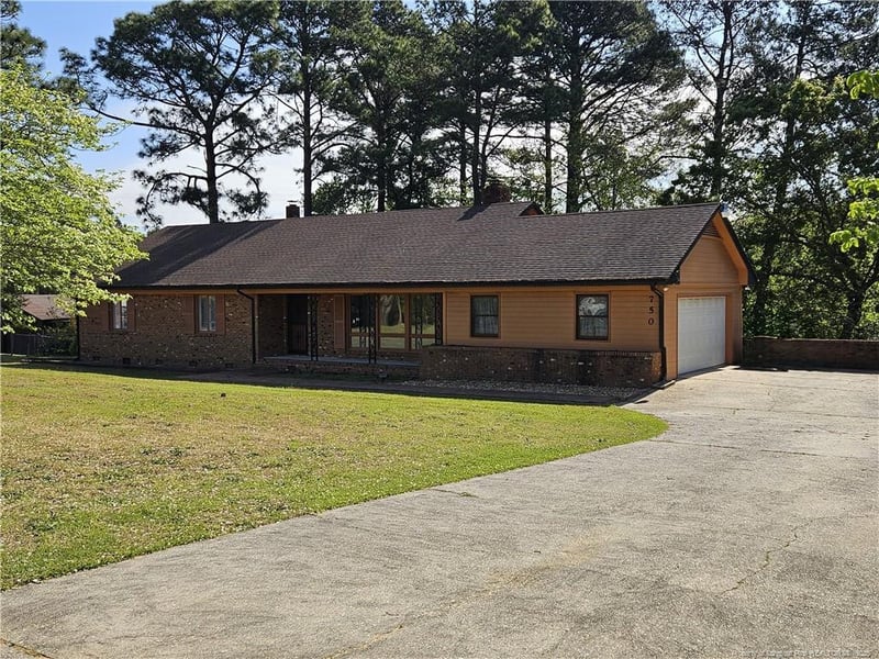 750 Galloway Dr, Fayetteville, NC 28303