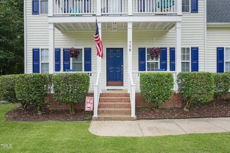 750 Raymond Dr, Clayton, NC 27527