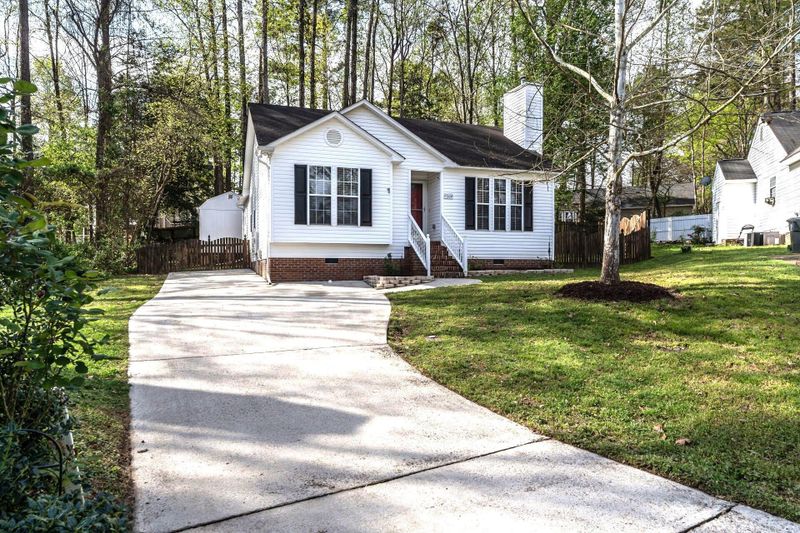 7504 Solumbra Ct, Raleigh, NC 27616