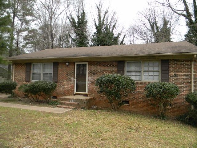 7505 Stuart Dr, Raleigh, NC 27615