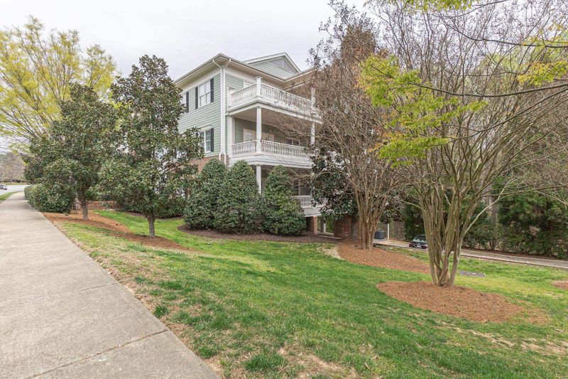 7510 Lead Mine Rd #306, Raleigh, NC 27615