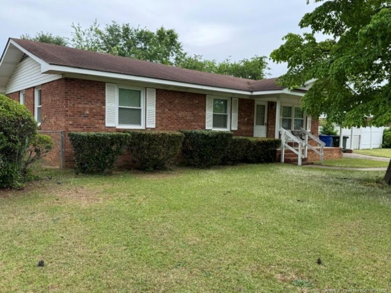 7522 Bridgeman Dr, Fayetteville, NC 28303