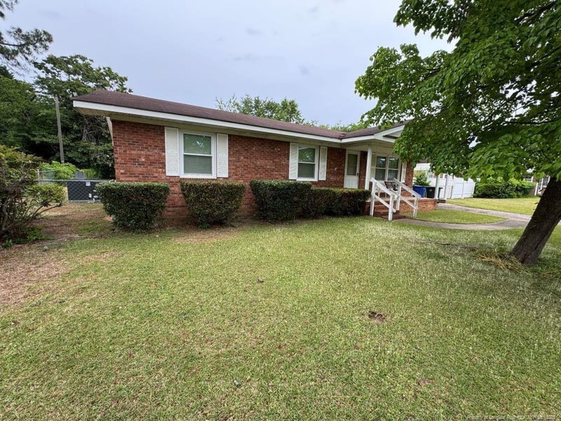 7522 Bridgeman Dr, Fayetteville, NC 28303