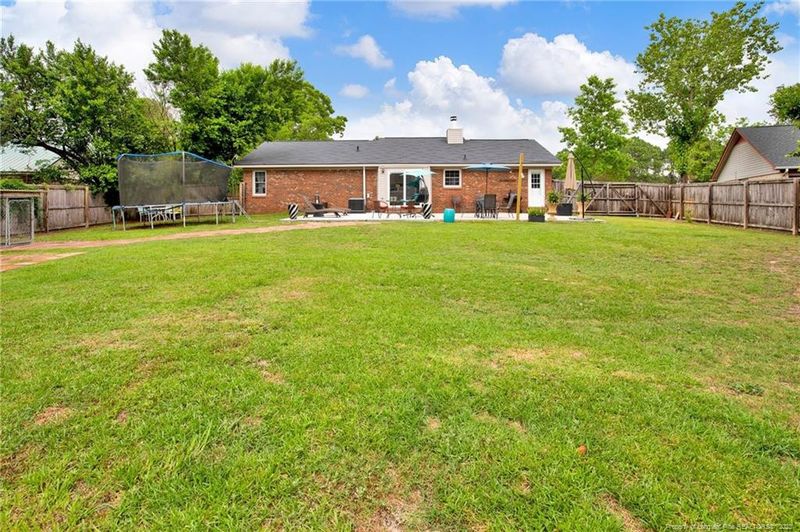 7523 Beverly Dr, Fayetteville, NC 28314