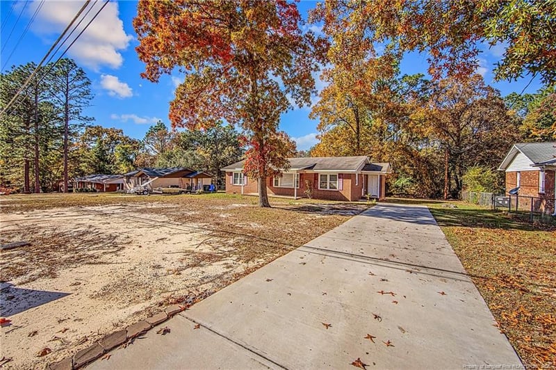 7530 Decatur Dr, Fayetteville, NC 28303