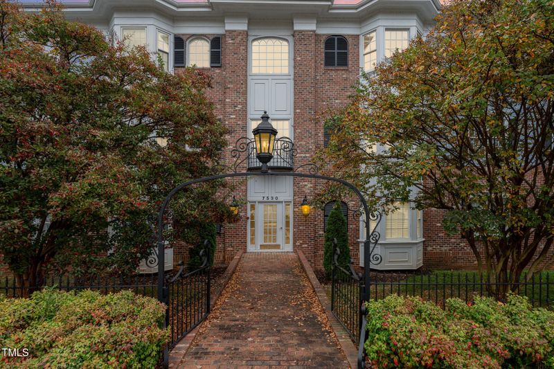 7530 Lead Mine Rd #102, Raleigh, NC 27615
