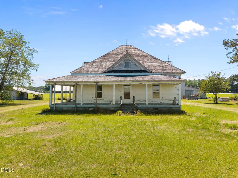754 5 Points Rd, Benson, NC 27504