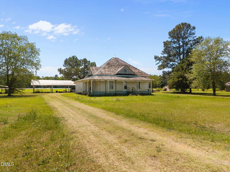 754 5 Points Rd, Benson, NC 27504