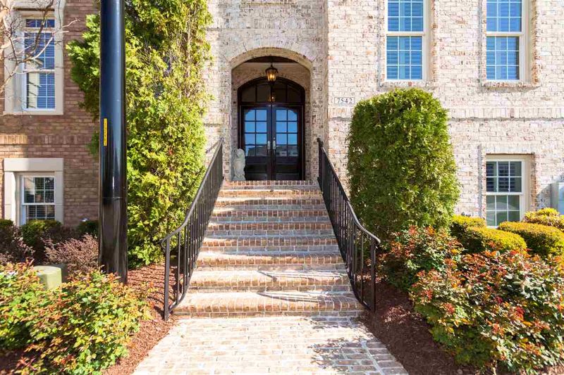 7542 Mccrimmon Pw, Cary, NC 27519