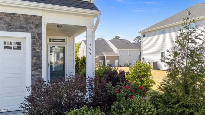 755 Creekway Dr, Fuquay Varina, NC 27526
