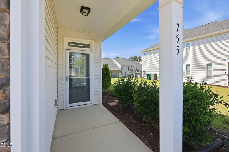 755 Creekway Dr, Fuquay Varina, NC 27526