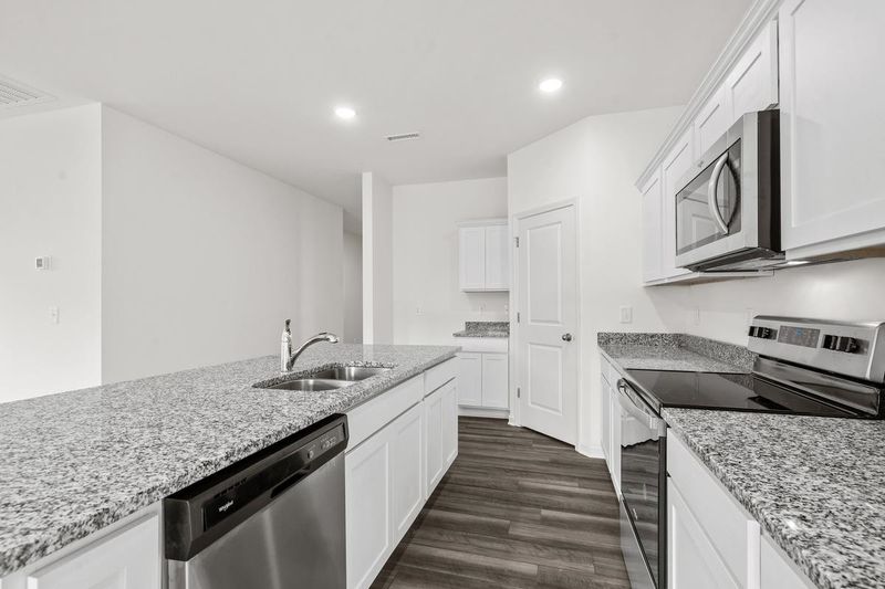 757 Mirror Pond Dr, Zebulon, NC 27597