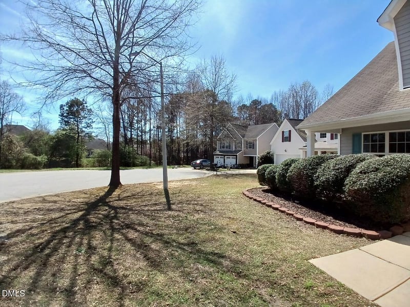 758 Sycamore Springs Dr, Fuquay Varina, NC 27526