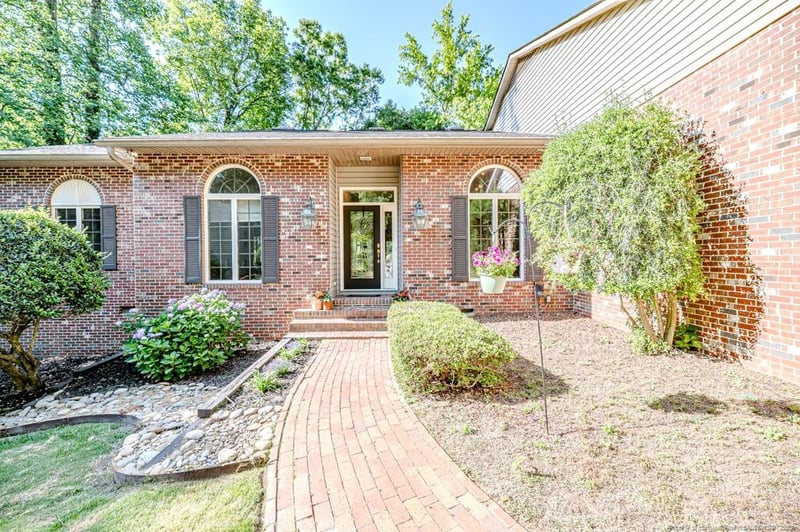 758 Turnbury Ct, Sanford, NC 27332