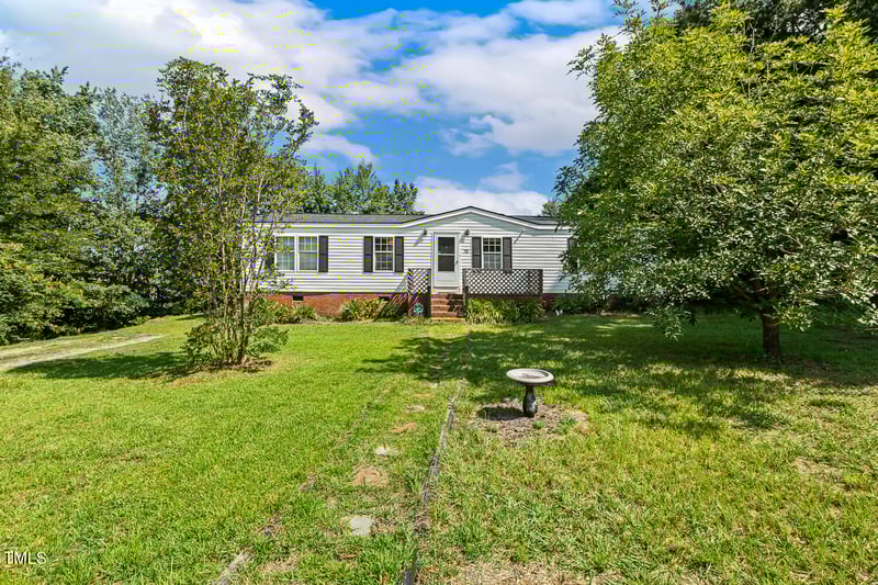 76 Maple St, Coats, NC 27521