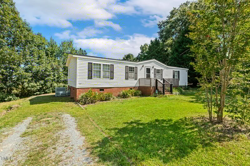 76 Maple St, Coats, NC 27521