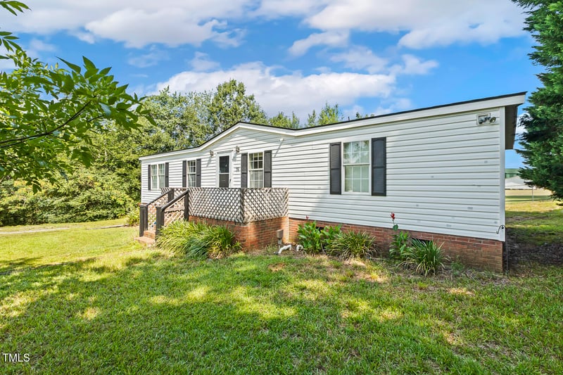 76 Maple St, Coats, NC 27521