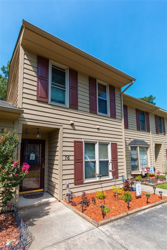 76 Stone Hill Ct, Durham, NC 27704