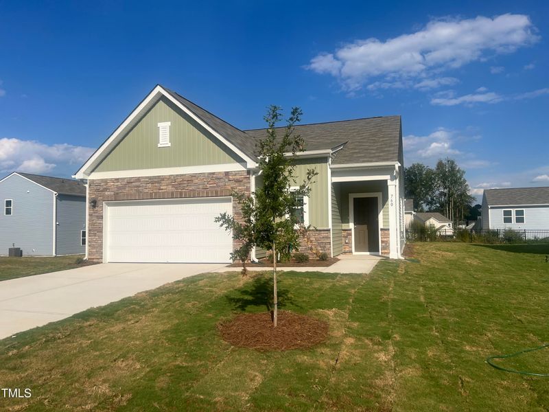 760 Shepard Rock Dr, Zebulon, NC 27597