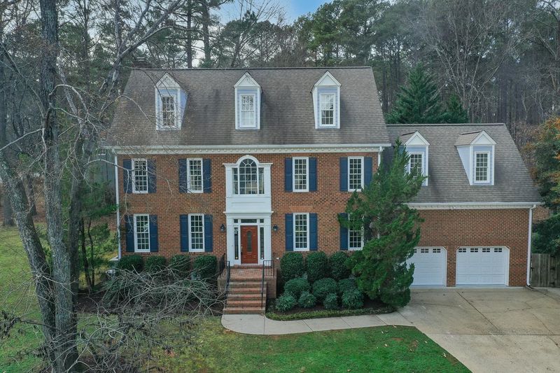 7600 Amesbury Dr, Chapel Hill, NC 27514