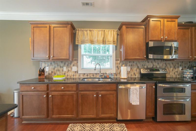 7603 Mapleshire Dr, Raleigh, NC 27616