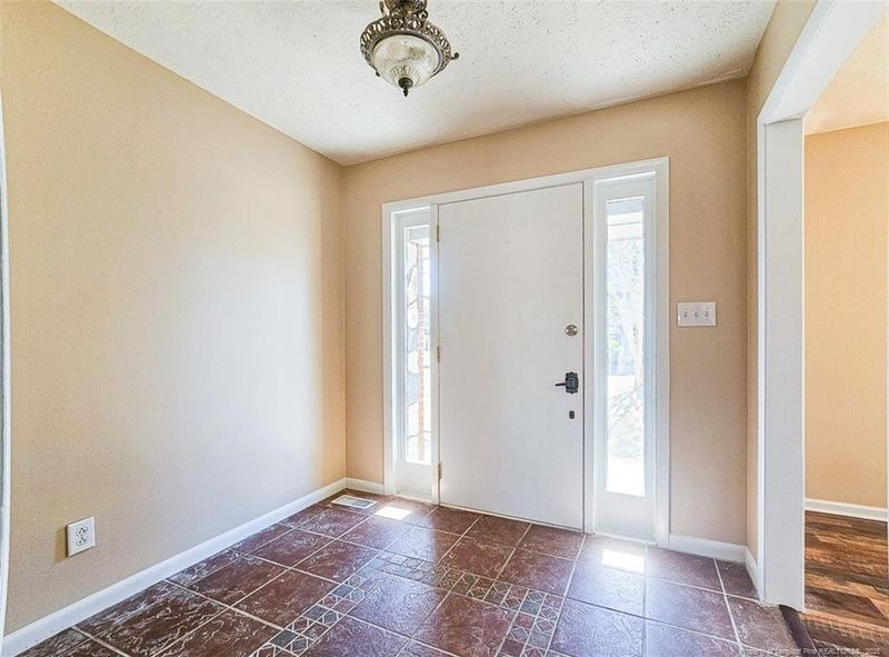 7604 Alameda Dr, Fayetteville, NC 28304