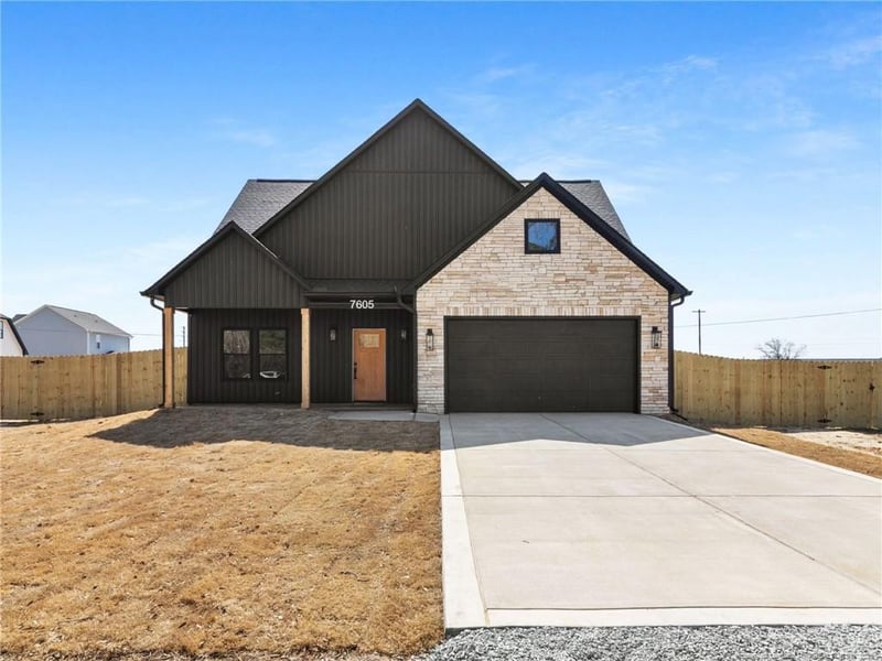 7605 Bellhop Dr, Fayetteville, NC 28306